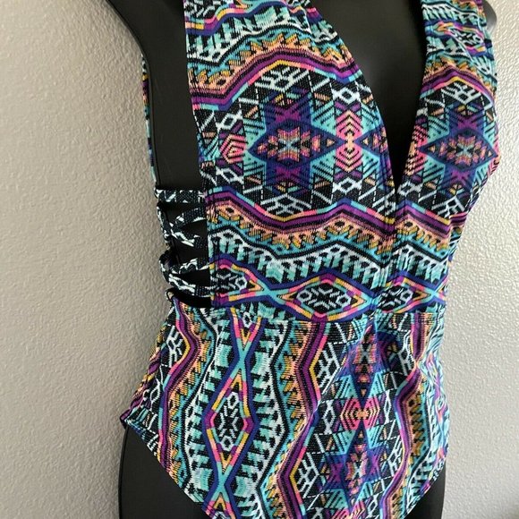 Junior’s Plunge Printed One Piece Swimsuit By No Boundaries Size XL NEW - Picture 5 of 10